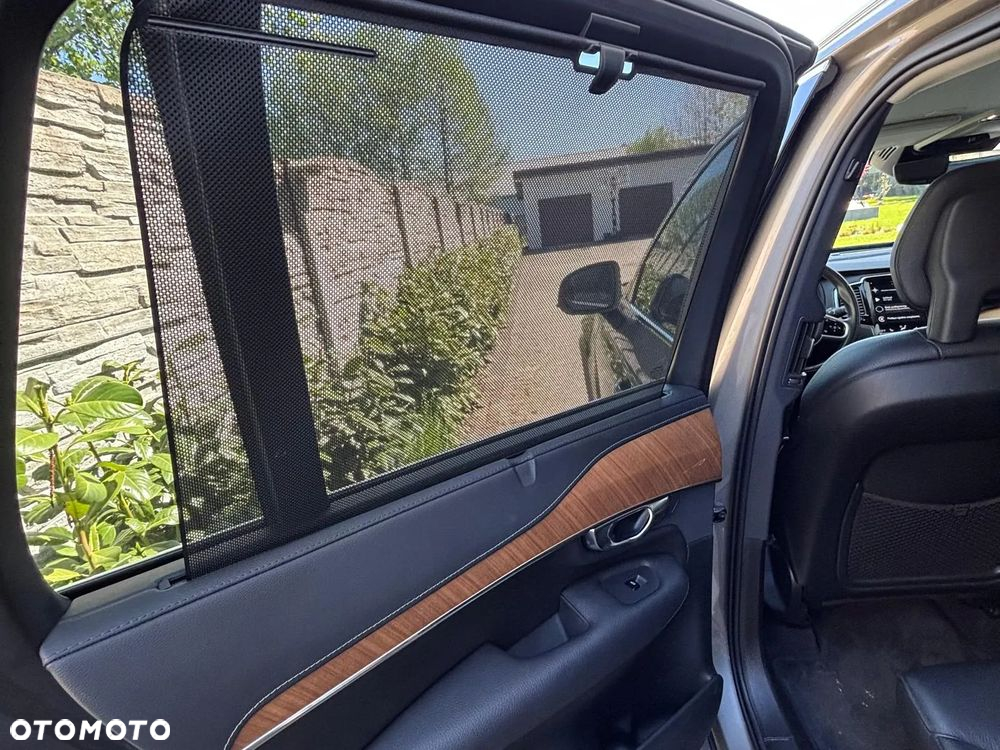 Volvo XC 90 - 9