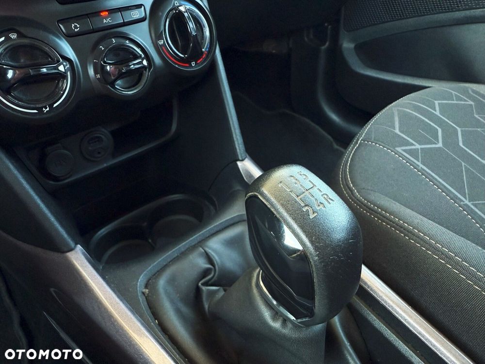 Peugeot 2008 1.2 Pure Tech Access EU6 - 23