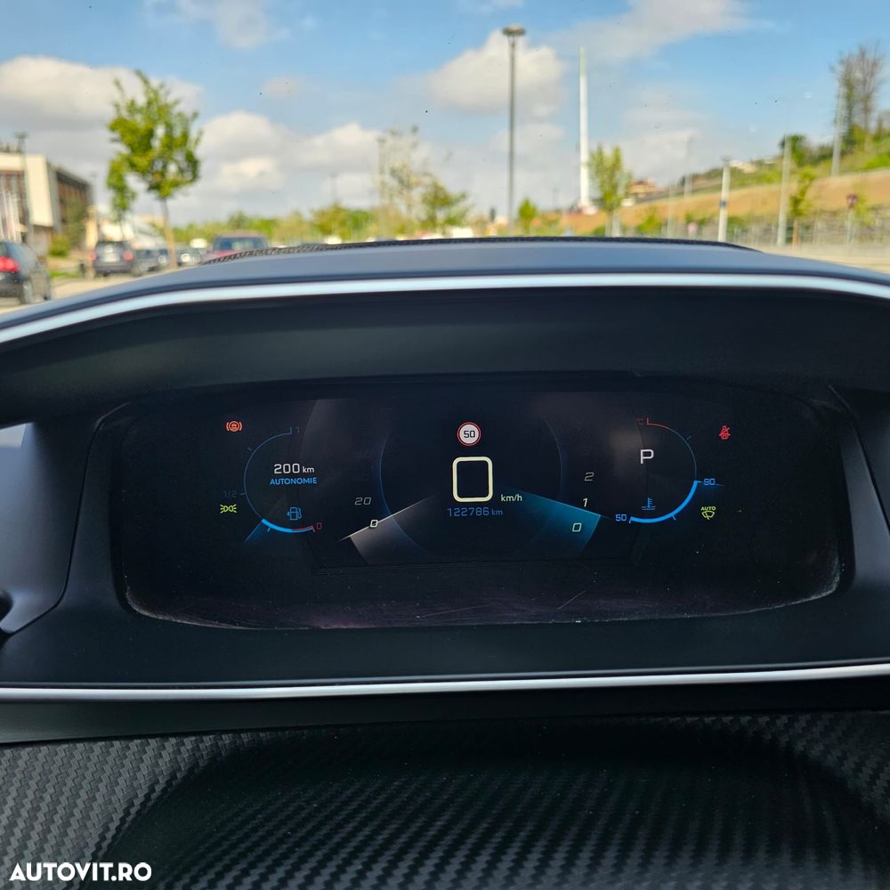 Peugeot 2008 BlueHDi 130 EAT8 Allure - 15