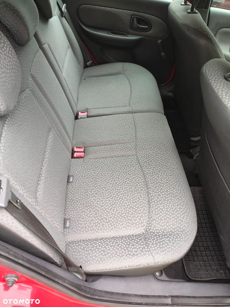 Renault Clio 1.2 Campus - 12