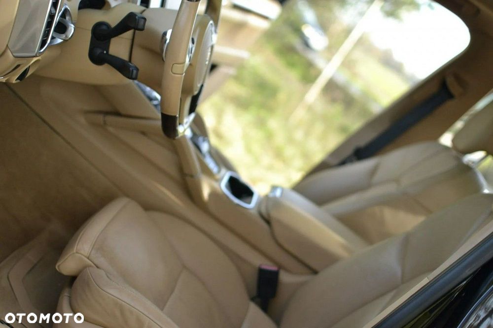 Porsche Cayenne - 14