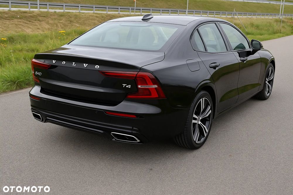 Volvo S60 T4 R-Design - 3