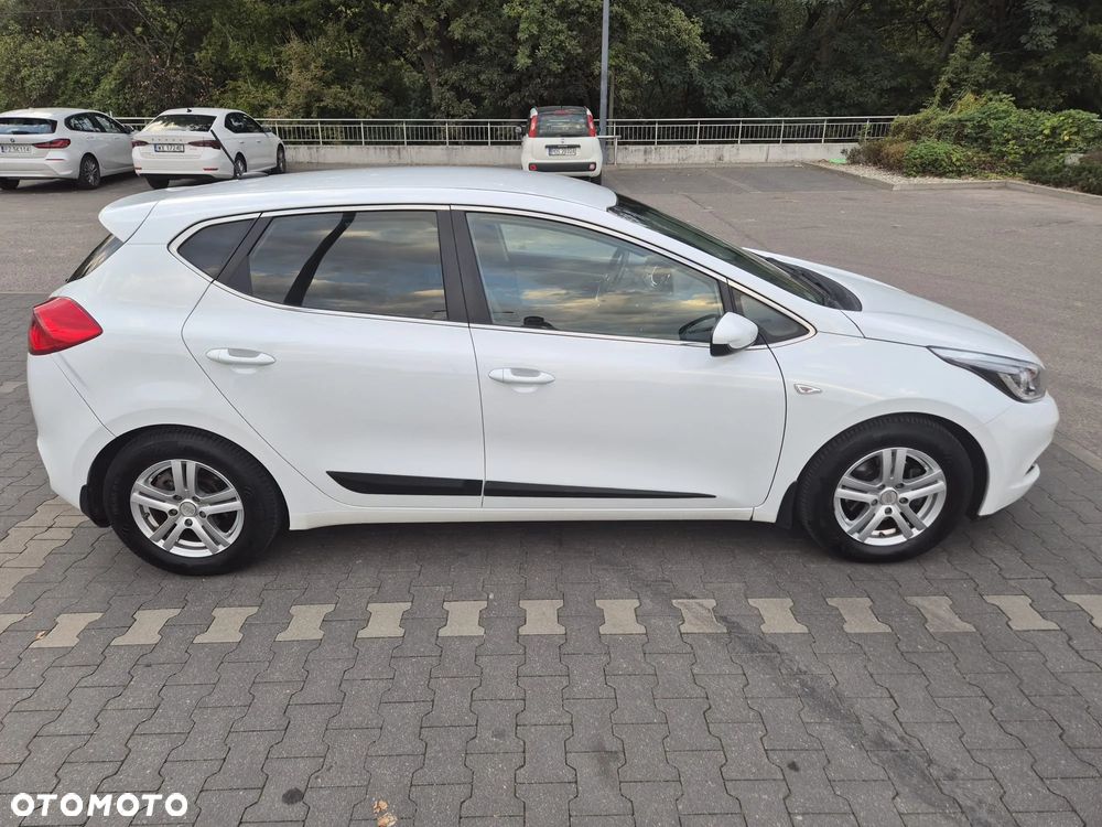 Kia Ceed Cee'd 1.6 GDI L - 12