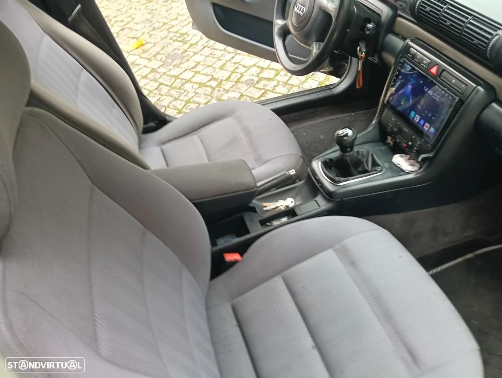 Audi A4 Avant 1.9 TDI Attraction - 19