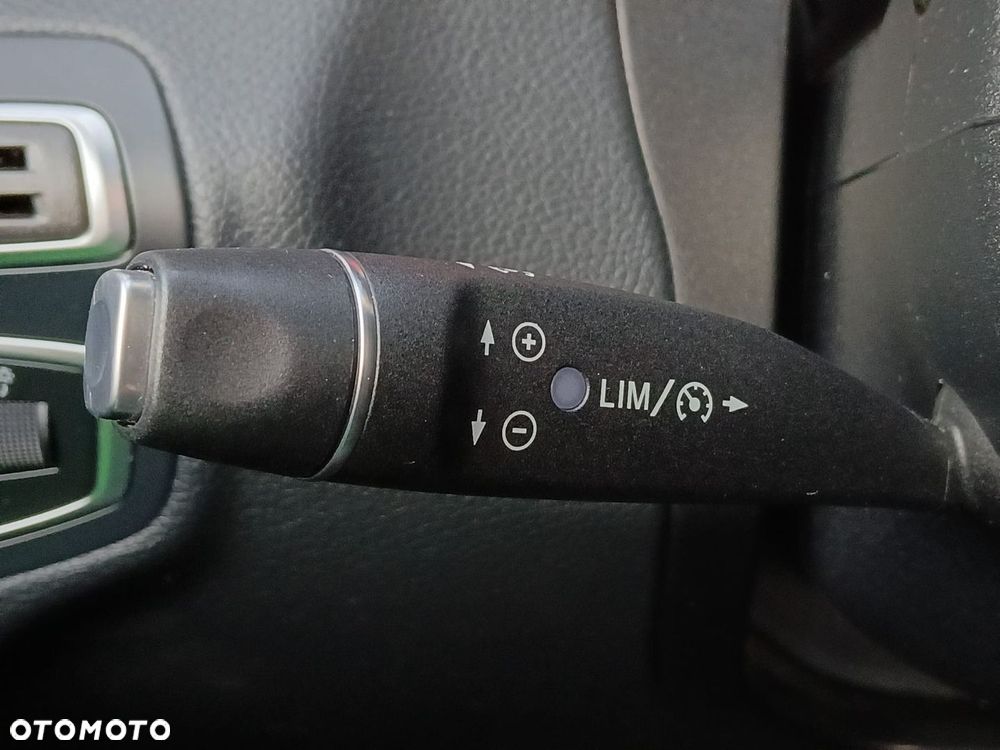 Mercedes-Benz Klasa C 180 9G-TRONIC - 38