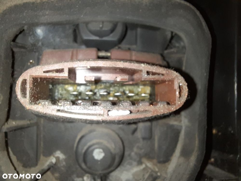 PEUGEOT PARTNER I LIFT 02-12 LAMPA TYŁ LEWA ZEWNĘTRZNA - 6