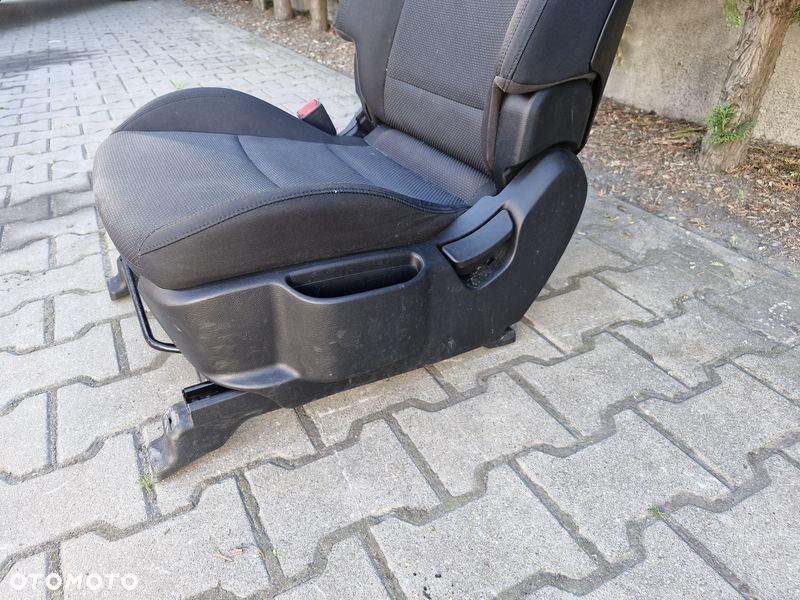 kia carens iv fotel kierowcy lewy przód przedni uk - 10