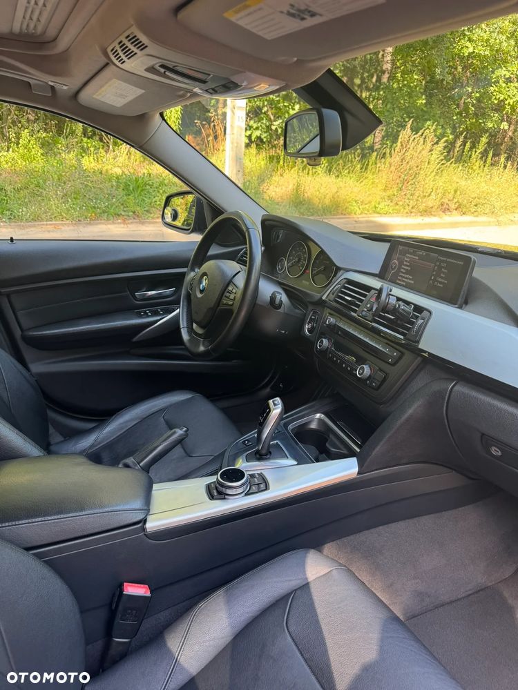 BMW Seria 3 328i - 22