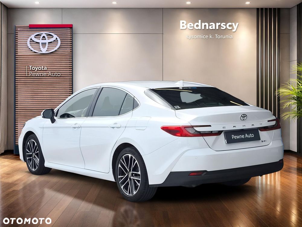 Toyota Camry - 3