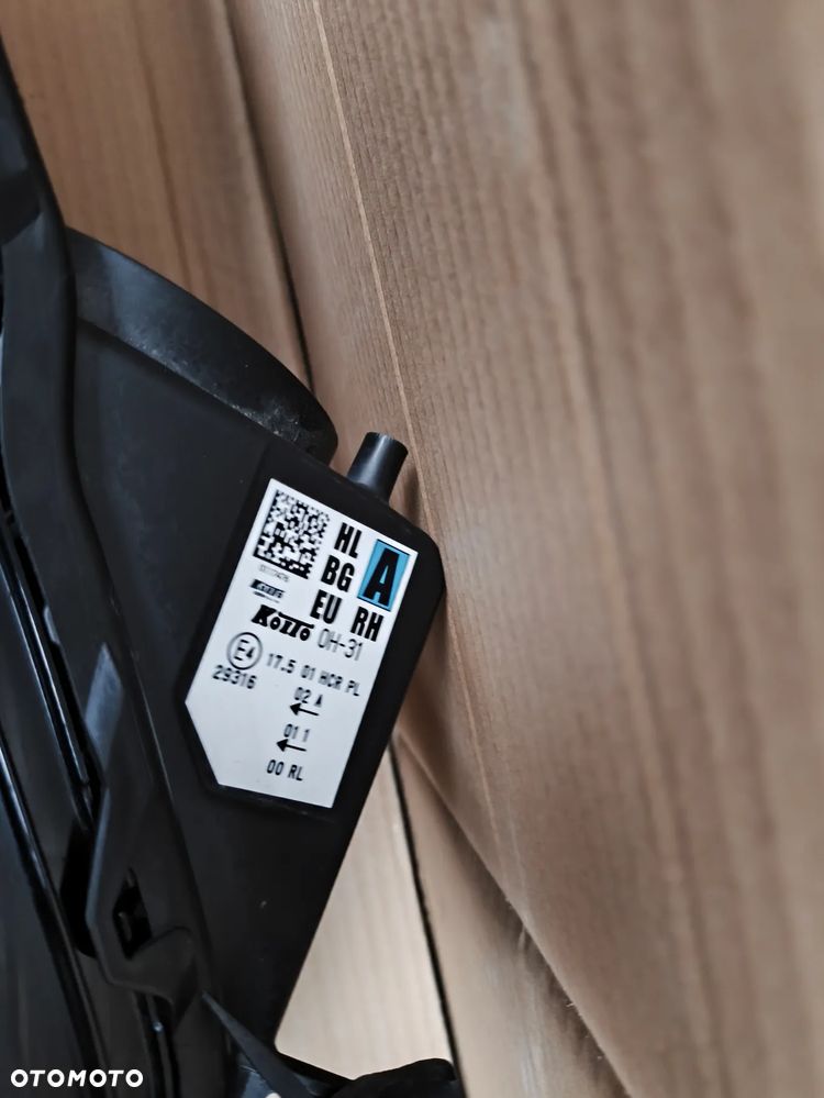 TOYOTA AYGO X LAMPA PRZEDNIA PRAWA EUROPA - 7