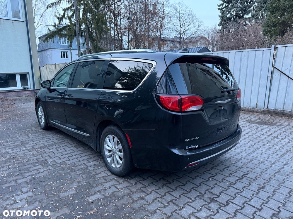 Chrysler Pacifica - 3