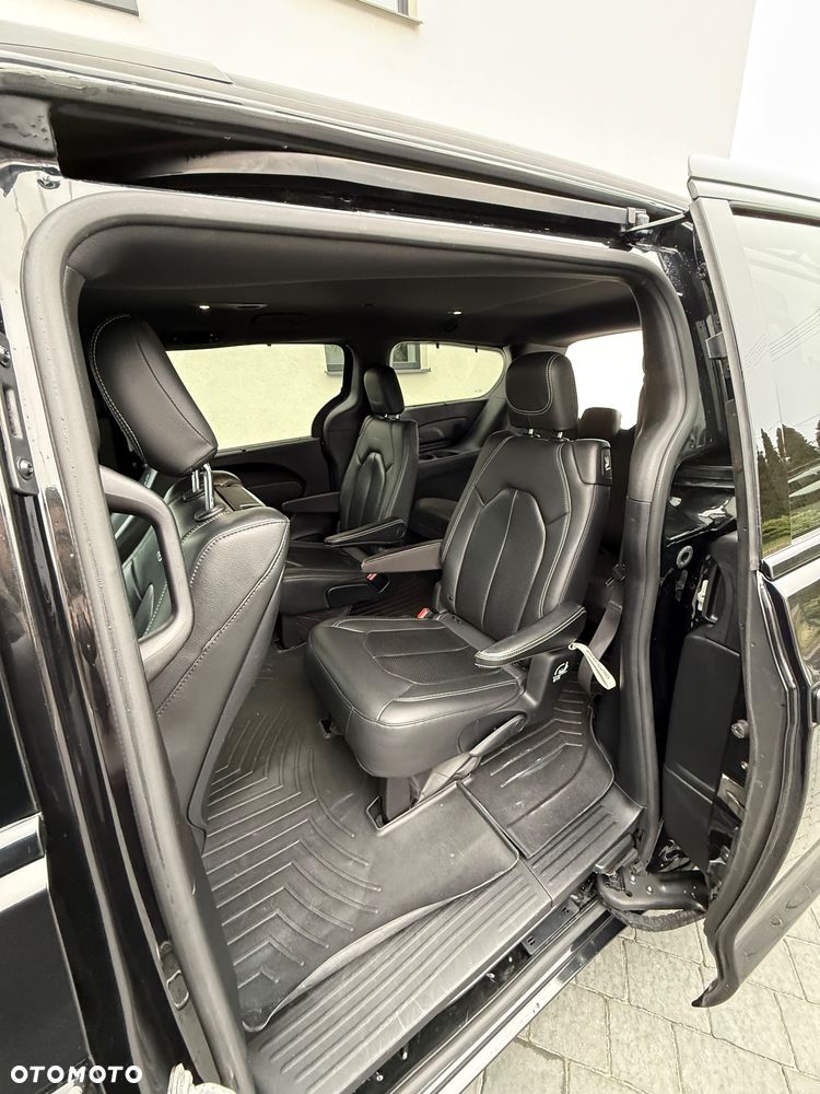 Chrysler Pacifica - 15