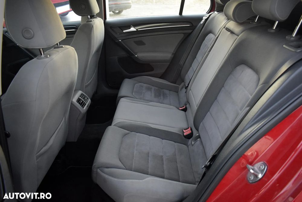 Volkswagen Golf 2.0 TDI 4Motion BlueMotion Technology Edition - 11