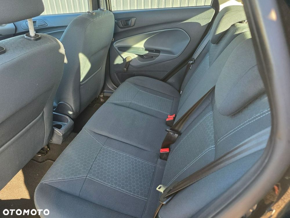Ford Fiesta - 25