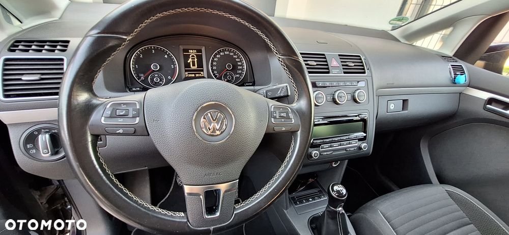 Volkswagen Touran 2.0 TDI DPF Comfortline - 6