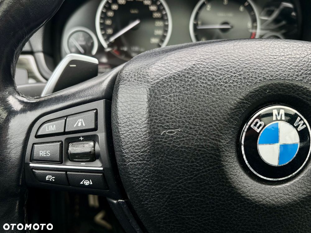 BMW Seria 5 525d Sport-Aut Luxury Line - 22