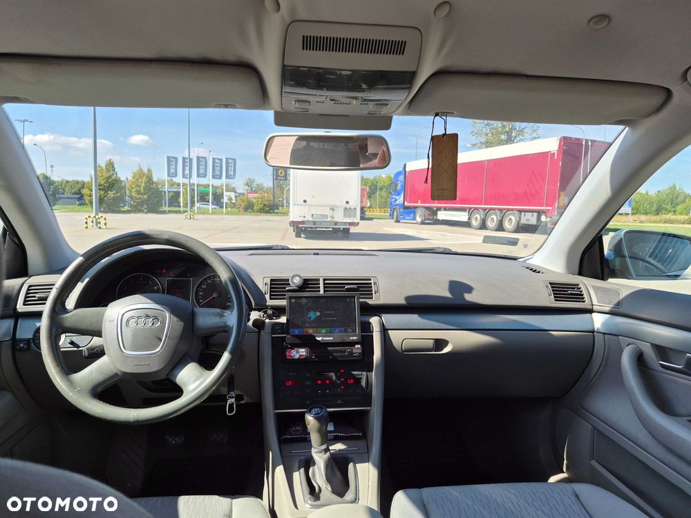 Audi A4 Limousine - 5