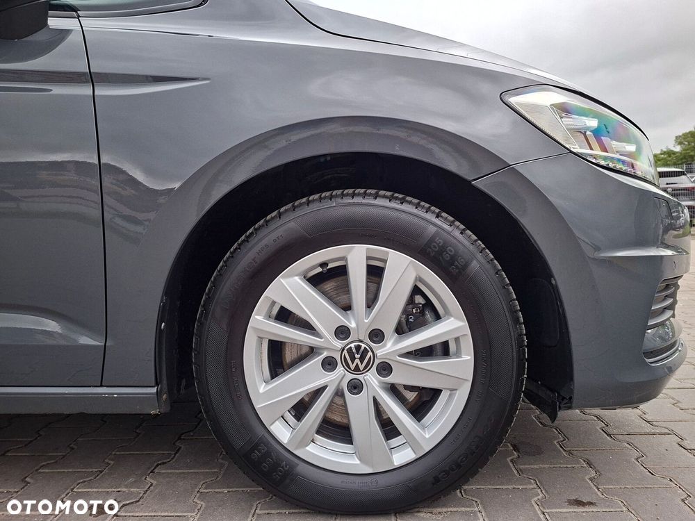 Volkswagen Touran - 10