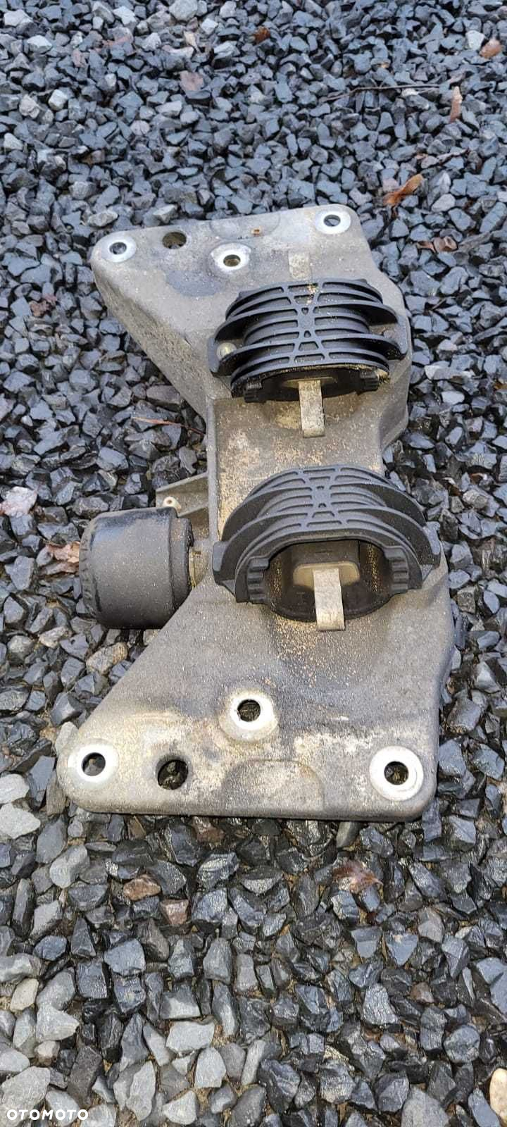 Łapa podpora skrzyni biegów manual BMW F10 N53 - 3