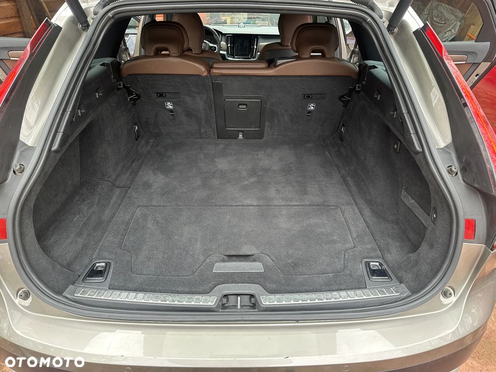 Volvo V90 Cross Country - 10