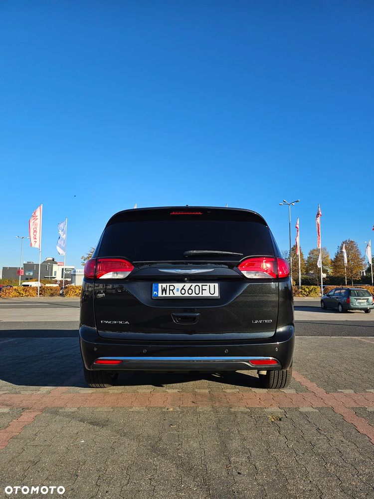 Chrysler Pacifica - 4