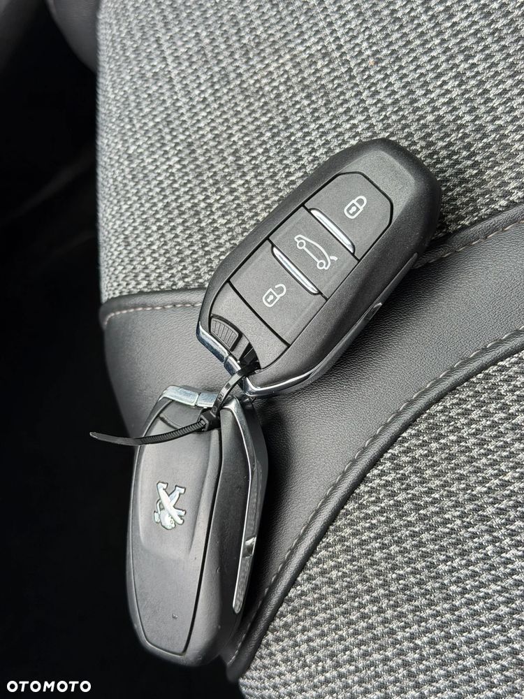 Peugeot 3008 1.2 PureTech Allure S&S - 34