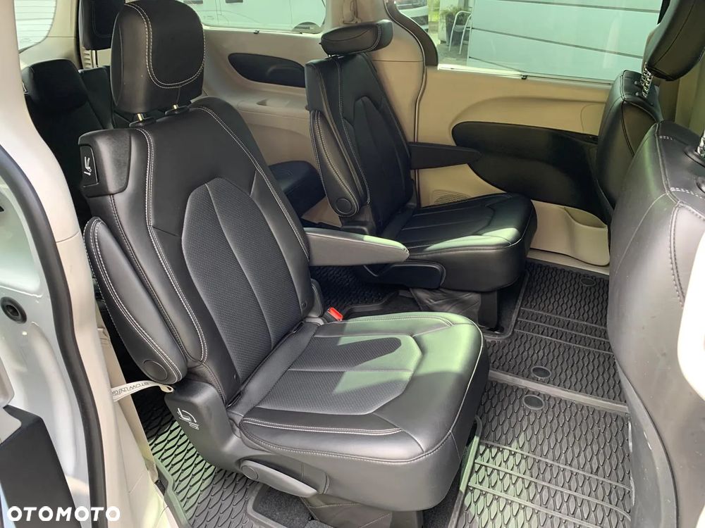 Chrysler Pacifica - 20