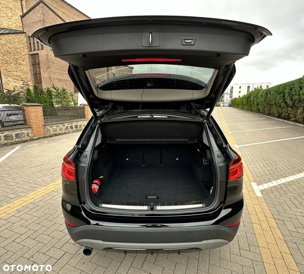 BMW X1 xDrive18d Sport Line - 38