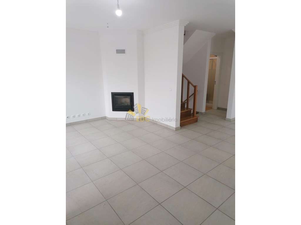 Moradia V3+1 Totalmente Remodelada no Centro da Ericeira e com vist... - Grande imagem: 5/47