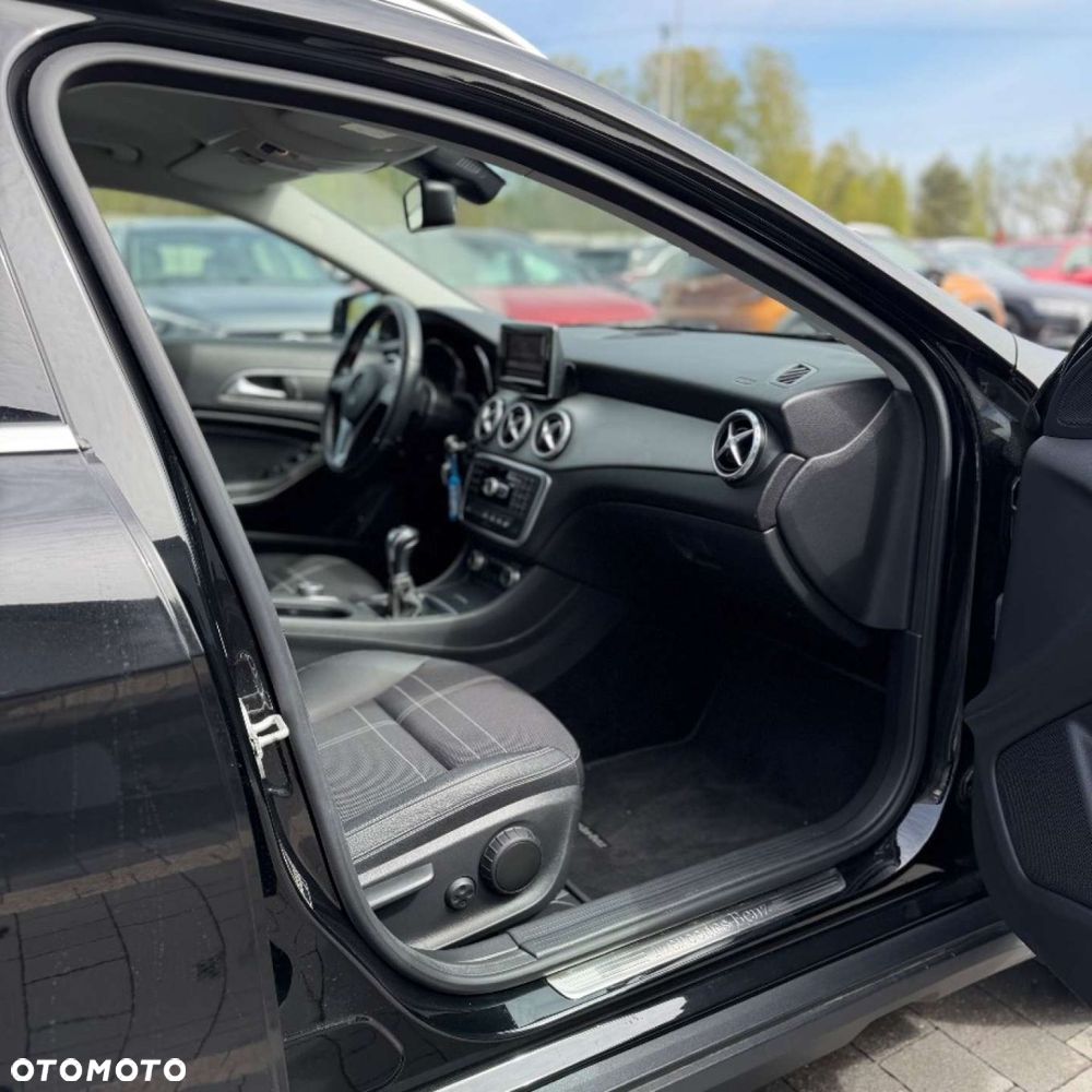 Mercedes-Benz GLA - 31