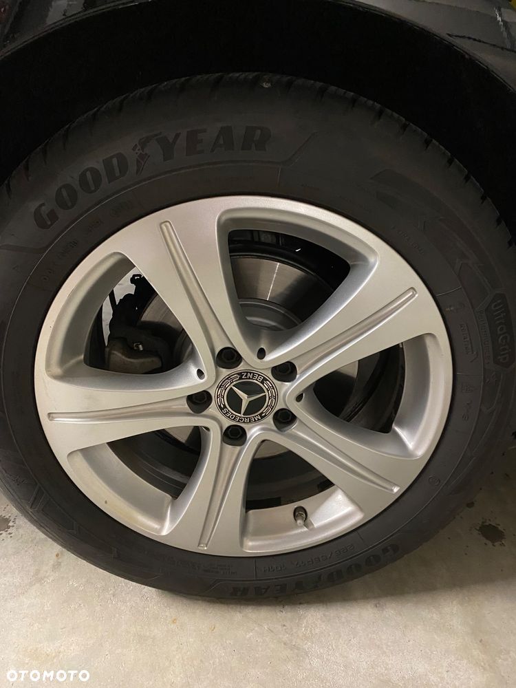 Mercedes-Benz Klasa E 220 d 4-Matic 9G-TRONIC - 11