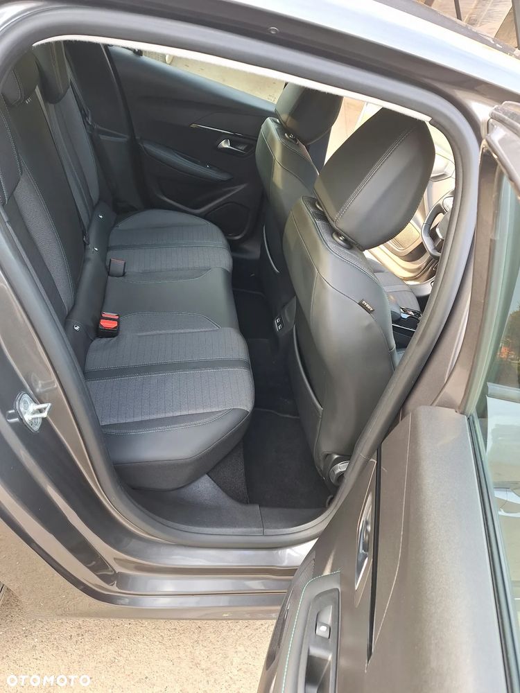 Peugeot 208 PureTech 100 Business - 26