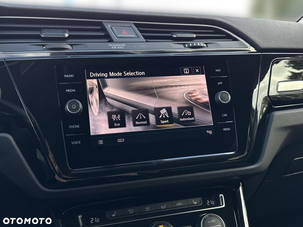 Volkswagen Touran 1.5 TSI EVO Highline - 22