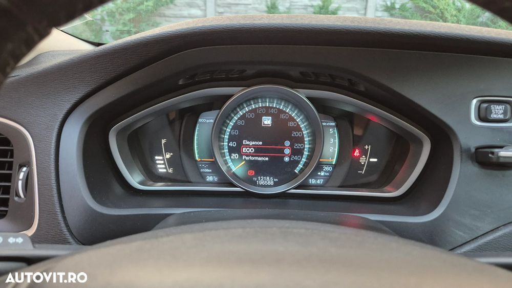 Volvo V40 D2 R Design - 23