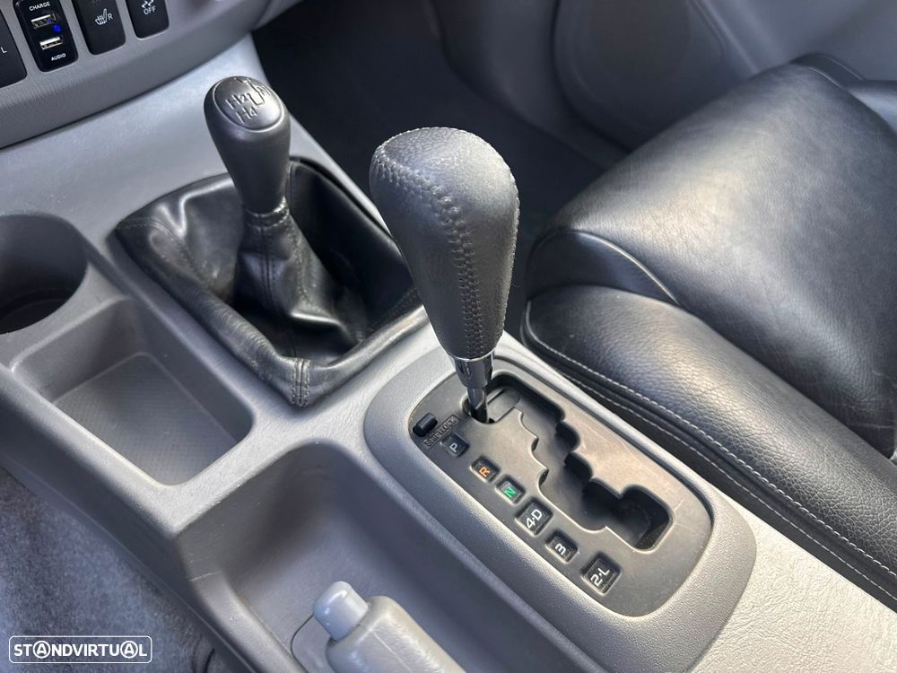 Toyota Hilux 3.0 D-4D 4WD CD Tracker CA+EP+Navi - 19