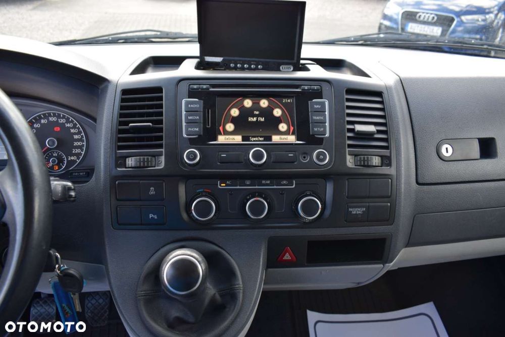 Volkswagen Caravelle - 25