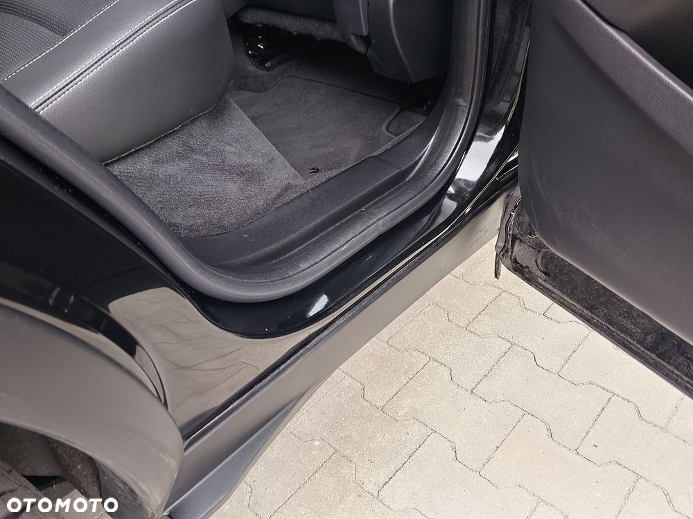 Jaguar E-Pace 1.5 P300e PHEV AWD R-Dynamic Black - 13