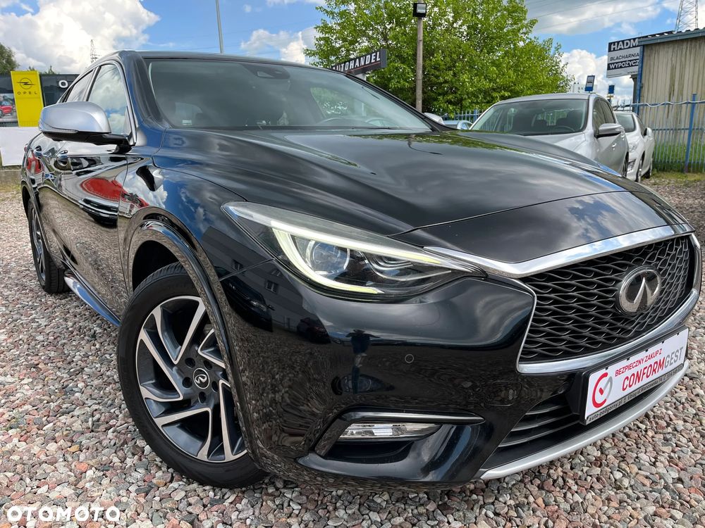 Infiniti Q30 - 2