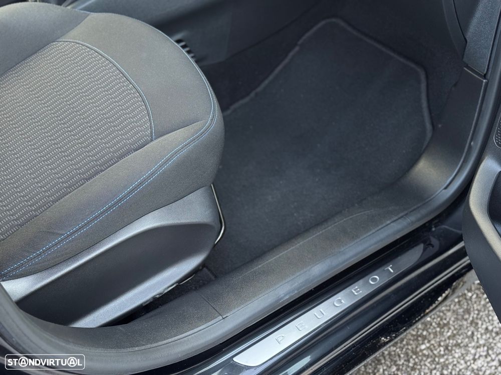 Peugeot 208 1.2 PureTech Signature - 18