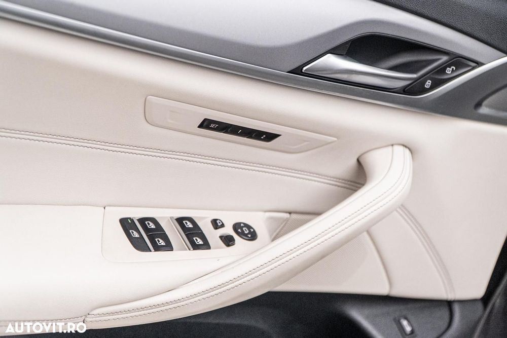 BMW Seria 5 520i Aut. Luxury Line - 31