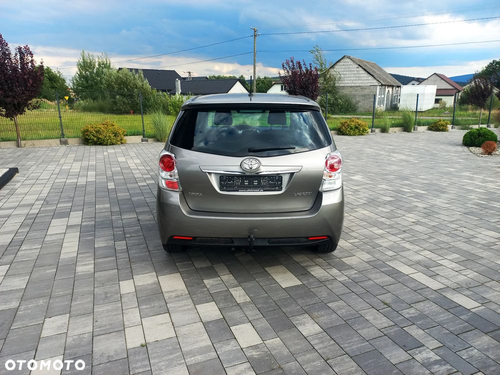Toyota Verso 1.6 D-4D Premium - 8