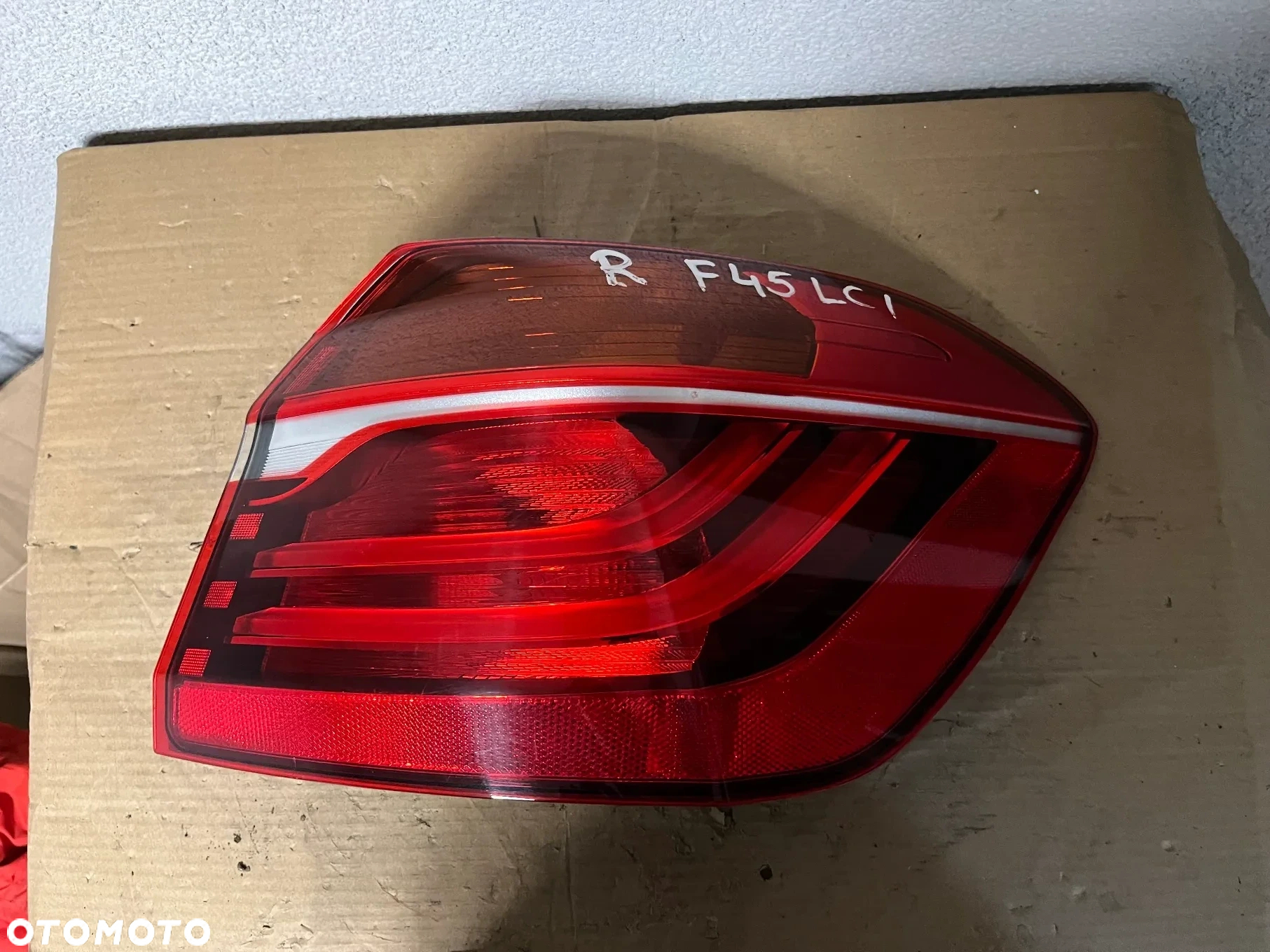 BMW 2 F45 LAMPA PRAWY TYŁ EU - 2