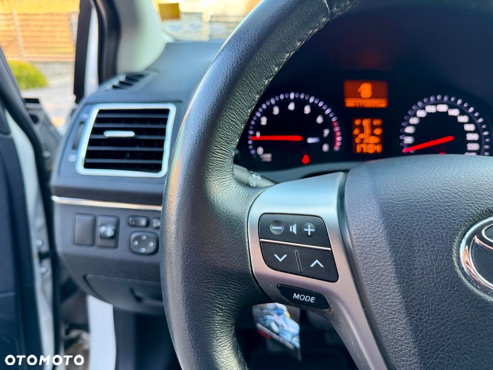 Toyota Avensis 1.8 Sol NAVI - 17