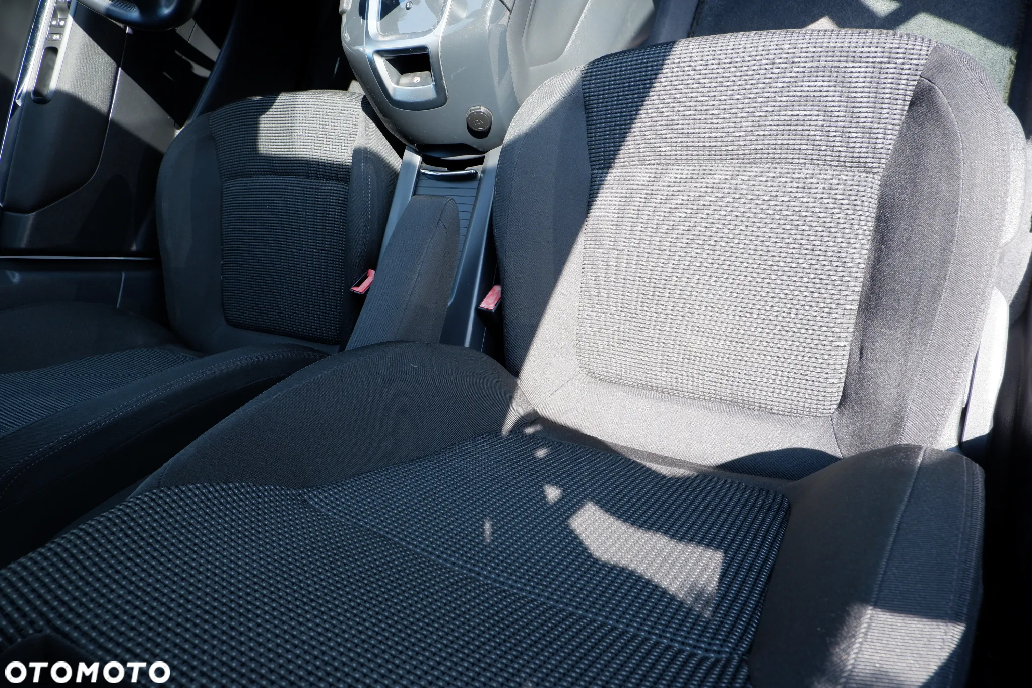 Peugeot 5008 HDI FAP 110 EGS6 Tendance - 8