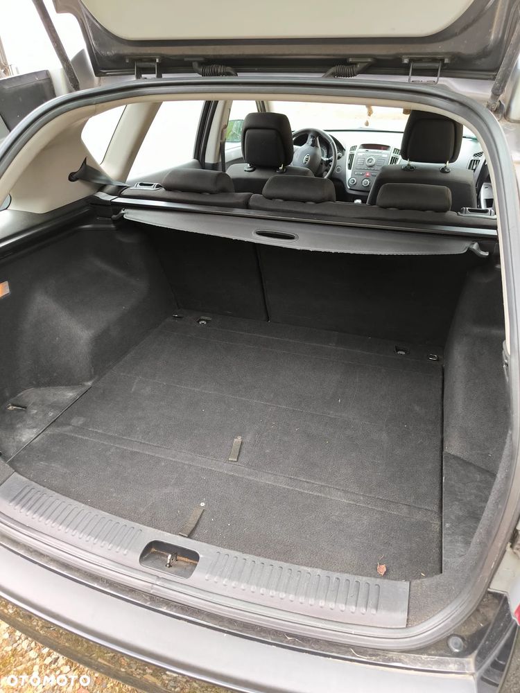 Kia Ceed 1.6 L - 8