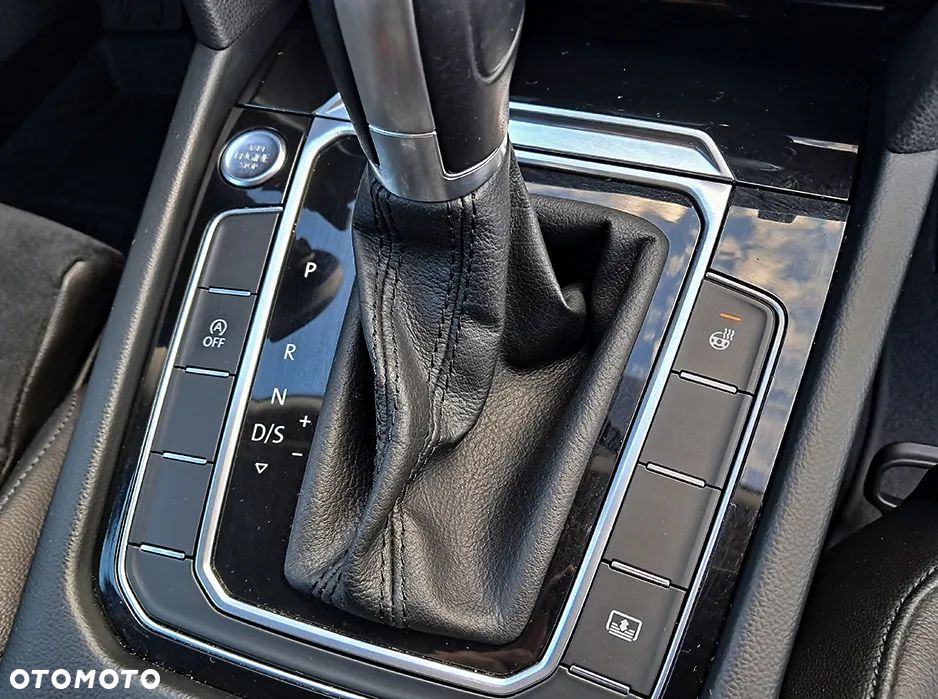 Volkswagen Passat - 12