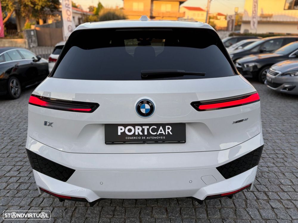 BMW iX xDrive 40 Pack Desportivo - 9