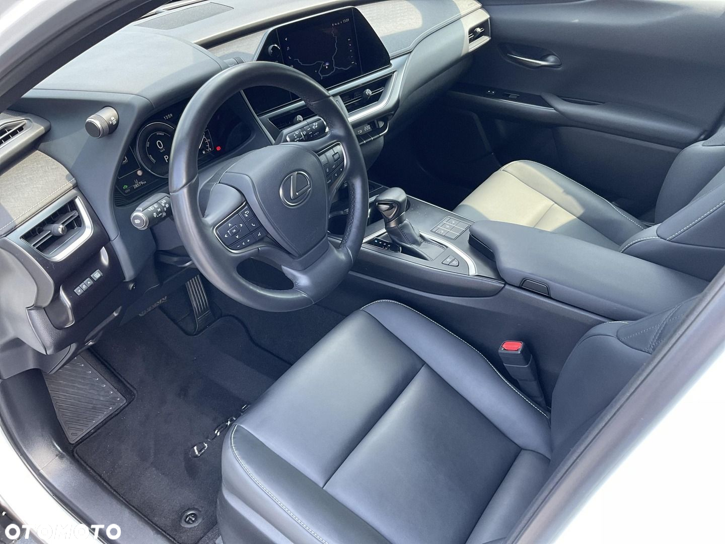 Lexus UX - 10