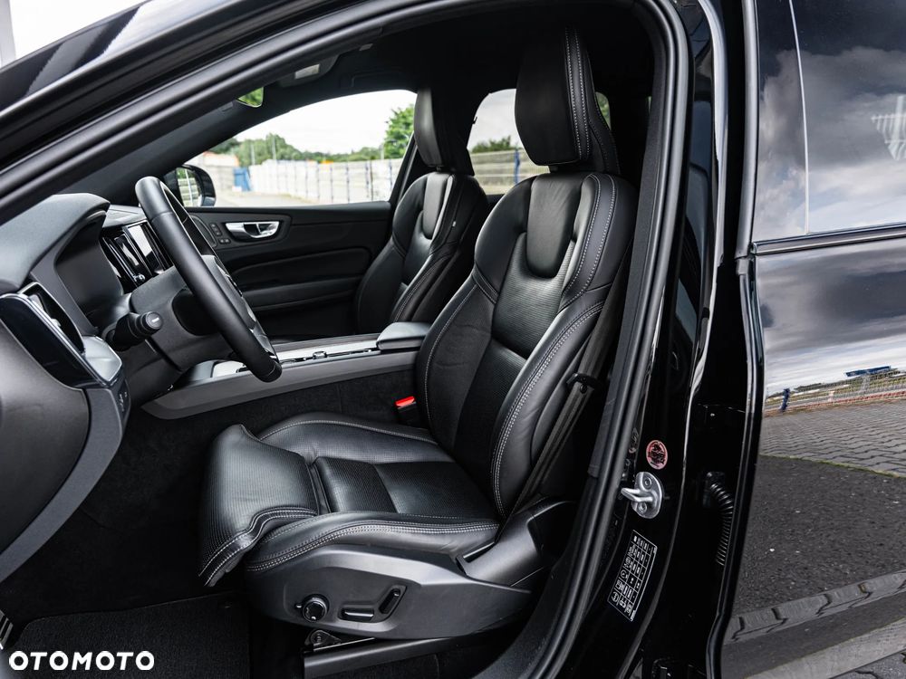 Volvo XC 60 B4 D Ultimate Dark - 23