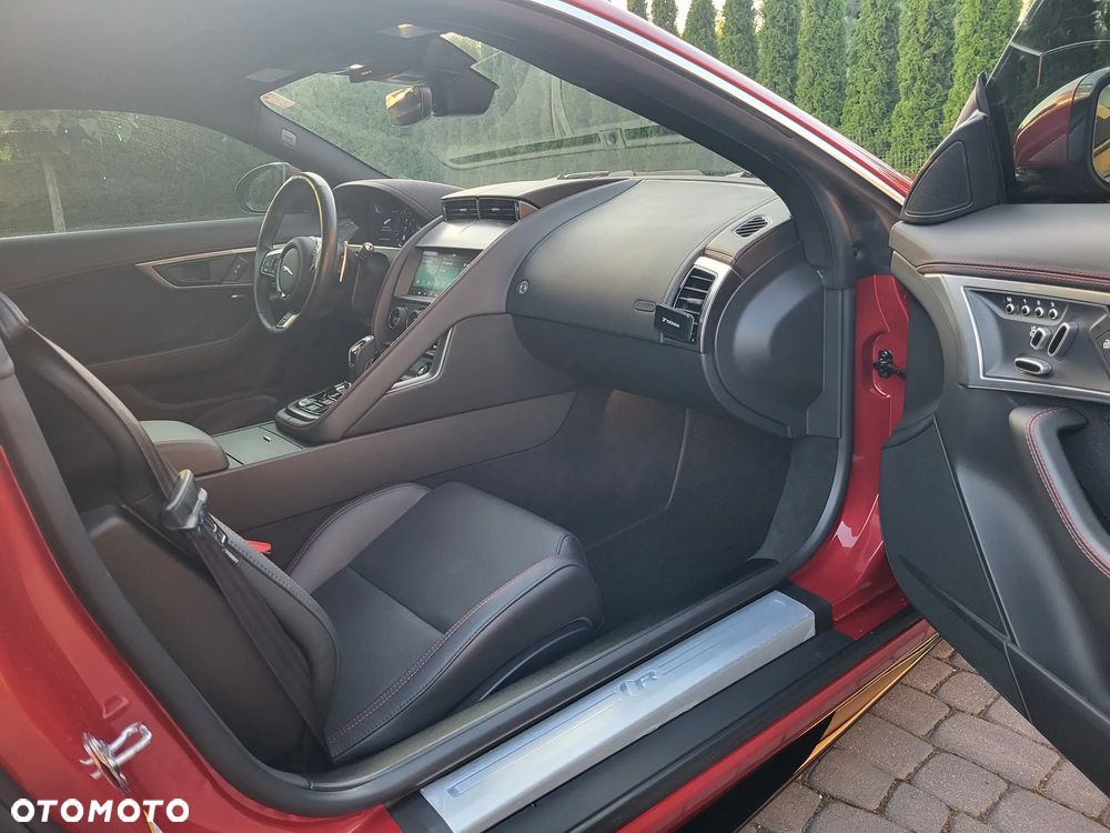 Jaguar F-Type P575 AWD R - 29